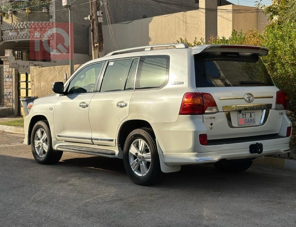 تۆیۆتا لاند کروزەر